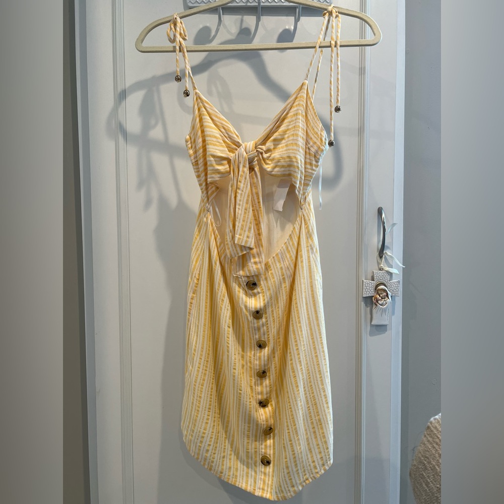 Skylar+madison yellow front cutout dress